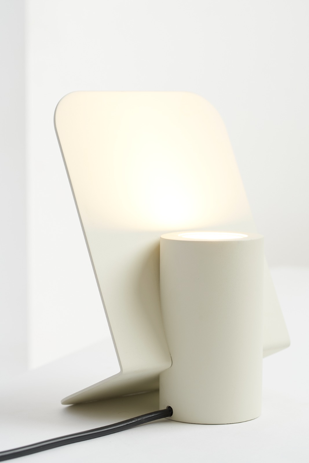 Vela table lamp designed for Iludi